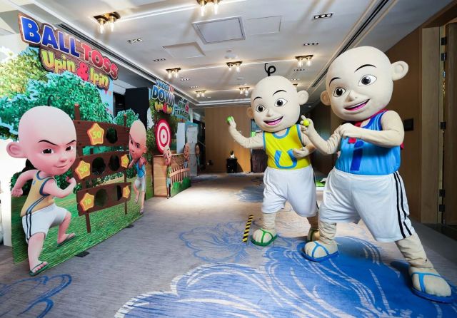 One of the more famous scenes of the award-winning animation series is the open spaces in the kampung where Upin, Ipin and their friends play all day! With @la_memoria's custom carnival games, your little one can join them in a day of fun too!#LaMemoria #LaMemoriaxHYdeoutxLesCopaque #HYdeout #UpinIpinKampungInTheCity #LesCopaque #KidsParty #GrandHyatt #Fun #Raya #Ramadan2022 #GameBooth #PartyPlanner #PartyPlannerKL #PartyPlannerMY #EventPlanner #EventPlannerKL #EventPlannerMY