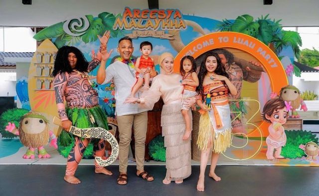See the line where the sky meets the sea - It's blinding! 🌊🌅A big thank you to mama & papa for choosing @la_memoria's services. We hope everything was up to your expectation and more, we look forward to serving you again in the future! 🫶🏻💖Happy 3rd birthday Areesya Malaykha!#LaMemoria #Moana #Luau #Maui #BirthdayParty #KidsParty #Performance #PartyPlanner #PartyPlannerKL #PartyPlannerMY #EventPlanner #EventPlannerKL #EventPlannerMY#Repost @azrinazmazharhakim with @use.repost
・・・
15th September. Happy Birthday Malaykha my little Moana. 3 years flies so fast and it went just like thatLove seeing you have grown to such a beautiful girl and developed a good character to your lil sister. You the 🍎 of our eyes. The light of our soul.The entertainer of the house. Mommy love your dearly and endlessly